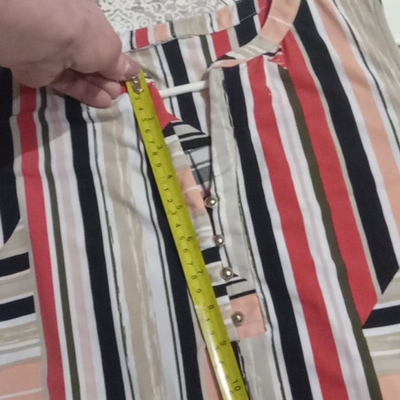 CUTE V-cut patterned blouse - Picture 12 of 14